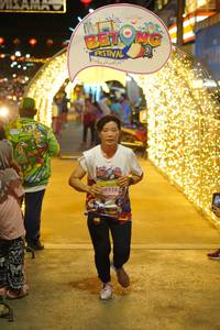 BIB: 0550
                            <button type="button" onclick="openModal(21831517)" class="btn btn-primary btn-sm float-right btn-popup" data-toggle="modal" data-target=".modal-high-quality">
                        <i class="fas fa-shopping-cart"></i> Add to Cart
                    </button>
                                            <button type="button" onclick="isThisMe(21831517, true)" class="btn btn-success btn-sm float-right btn-popup btn-isme hidden" data-toggle="tooltip" data-placement="bottom" title="นี่คือรูปของคุณใช่ไหม คลิกที่นี่เพื่อเอาเข้าอัลบั้ม">
                        <i class="fas fa-plus"></i> Add to album
                    </button>
                    <button type="button" onclick="isThisMe(21831517, false)" class="btn btn-warning btn-sm float-right btn-popup btn-isnotme hidden">
                        <i class="fas fa-ban"></i> Remove from album
                    </button>